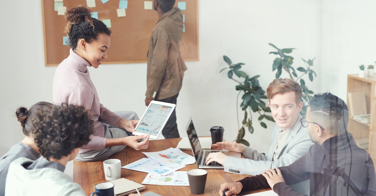 如何利用专业化渠道拓展市场份额？